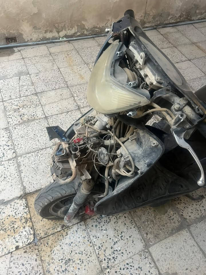 اخوان سلام عليك عندي هاي الدراجه سويت بيها حادث وماعرف احد يصلحها او يبيع غراضها الداجه جي فور اسمها اريد ابيعها على وضها رقم تلفوني ***********

