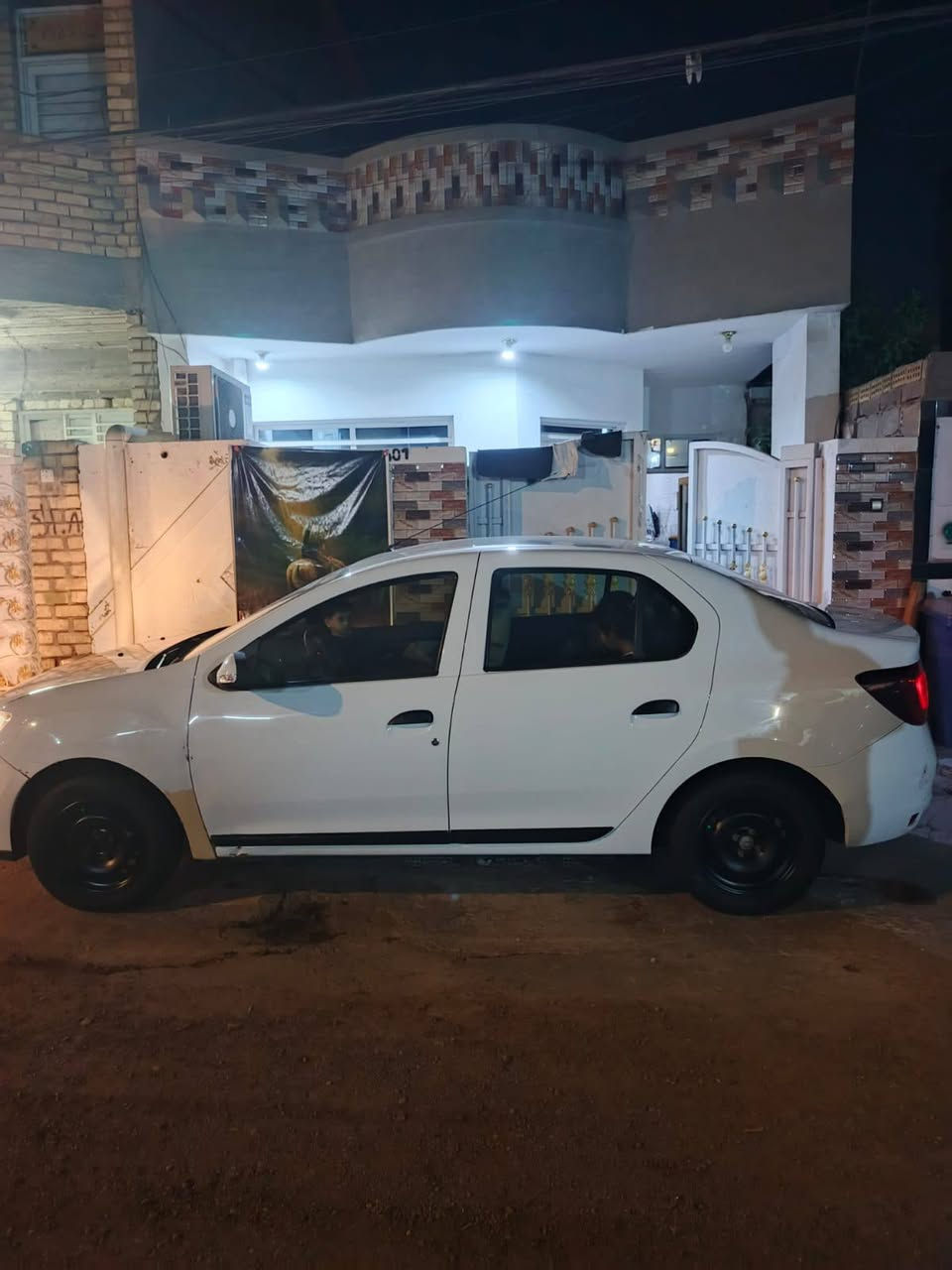 السلام عليكم
رينو سمبل 2019
السياره حلوة وجديده
ماشية Km140
رقم بغداد حرة باسمي شرط التحويل 
بيهة جاملغ مصبوغ وبارد بالجاملغ الثاني الباقي كفالة
75 وبيهة مجال بسيط
العنوان بغداد/البياع
***********
