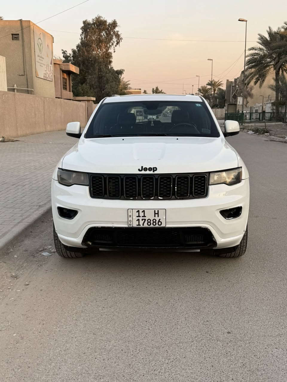 السلام عليكم
للبيع جيب موديل 2017 بلاك توب فول 
وارد امريكي حادثها موضح ب الصور تبديل قطعتين وصبغ قطعتين بدون دواخل شاصي لغد مكفول 
ماشيه 88 مكينه گير مكفولات 
السعر 200 وبيها مجال 
العنوان بغداد جميله 
***********
