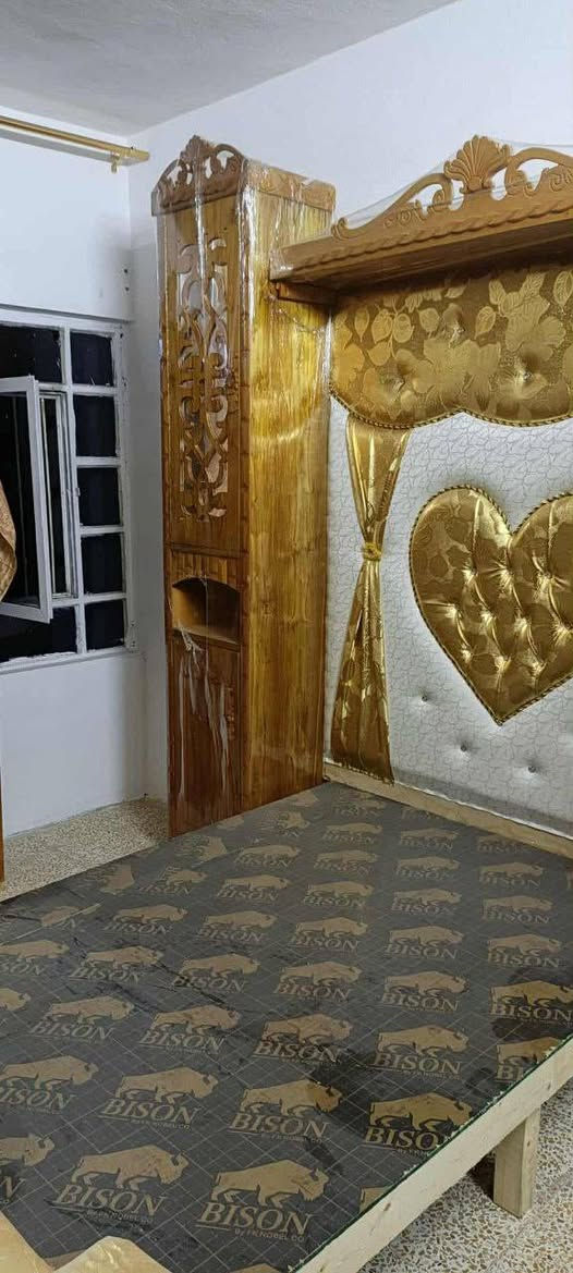 السلام عليكم غرفة جديده للبيع نضيفة فول للاستفسار
***********
