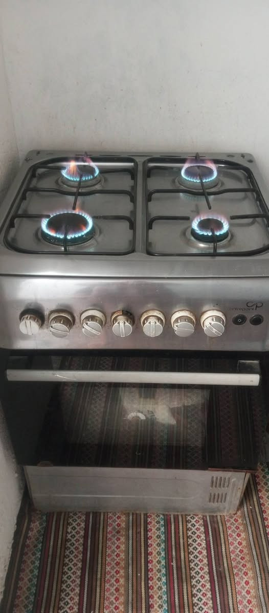 طباخ نضيفه شغاله على فحص سعر 75 وبيها مجال *********** تواصل وات ساب
