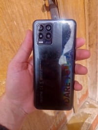 ريلمي 8 • نظافة ٩٧٪ • قرب حي صدام