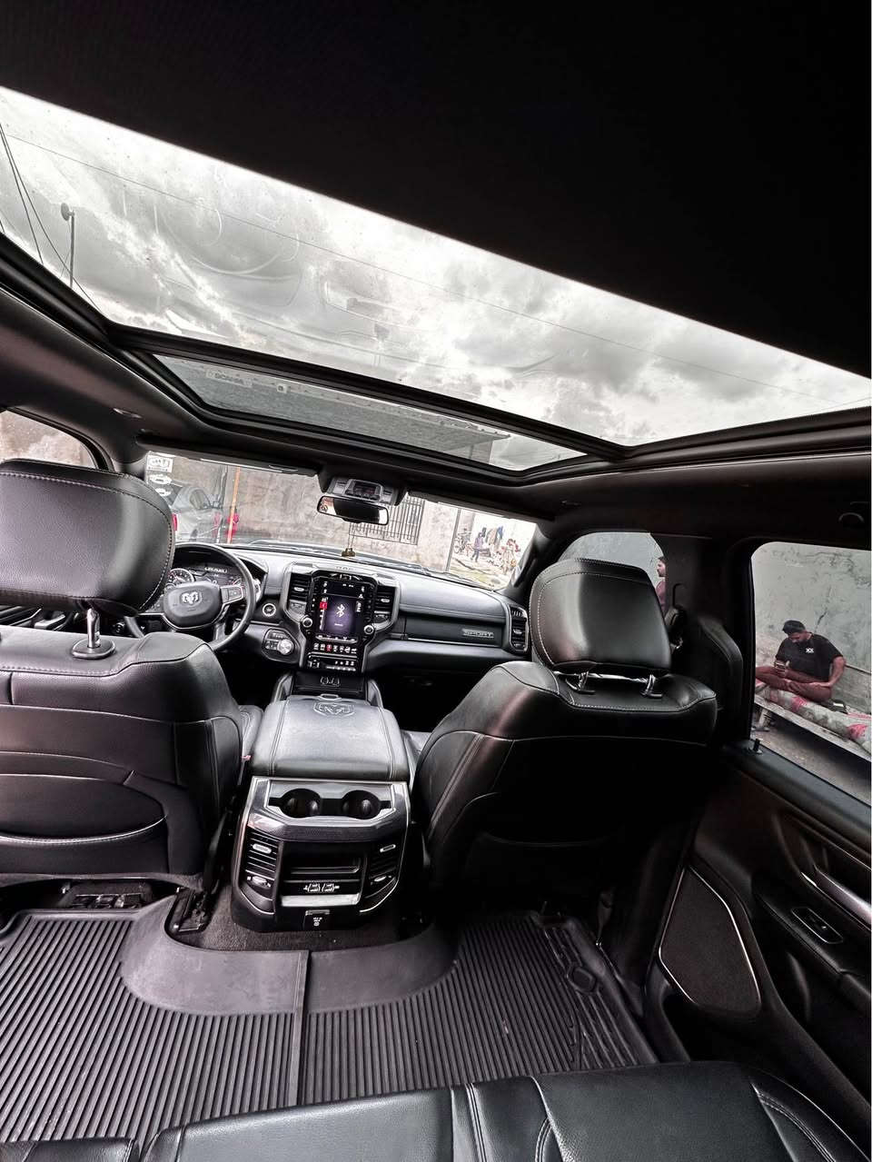 للبيع رام الفئة سبورت فول مواصفات 
كلين تايتل كفالة عامة 
رقم اربيل انكليزي باسمي شرط التحويل
مكينة 8 سلندر هيمي 5700
ويل سايز 22 
بدي كصير باب طويل المرغوب
مراي شفط 
اشاره ترحيب
حساس امامي خلفي مع نظام التوقف الالي 
كامرة خلفية 
تشغيل عن بعد 
السيارة بدي كت والترفيعة والويل من امريكا شركة ريدي ليفت الامريكية
كزوز رياضي ايضا شركة ريدي ليفت 
حدادية جديده 
شاشة تسلا 
4 ويل 4x4
كشنات جلد وكهربائية 
كشن تدفئة تبريد 
تبريد امامي وخلفي 
فتحة سقف بانوراما 
بصمة قفل بوب 
مع بصمات تشغيل عدد 2 
السيارة جاهزة 
موديل 2020 
وباسمي وبيها دفتر خروجية 
وشادلها منظومة غاز ايطالية انسى الصرف 
للاستفسار ***********
مكاني البصرة شط العرب
بيع مستعجل 
السياره اخذتها ب4شدات و10 
والان ب325 مستعجل ورجاءا رجاءا لحد يكسر بالحلال لان كتبت مستعجل الله يرحم والديكم عجبتك السياره احجي واكتبلي عالخاص البصرة, العراق
