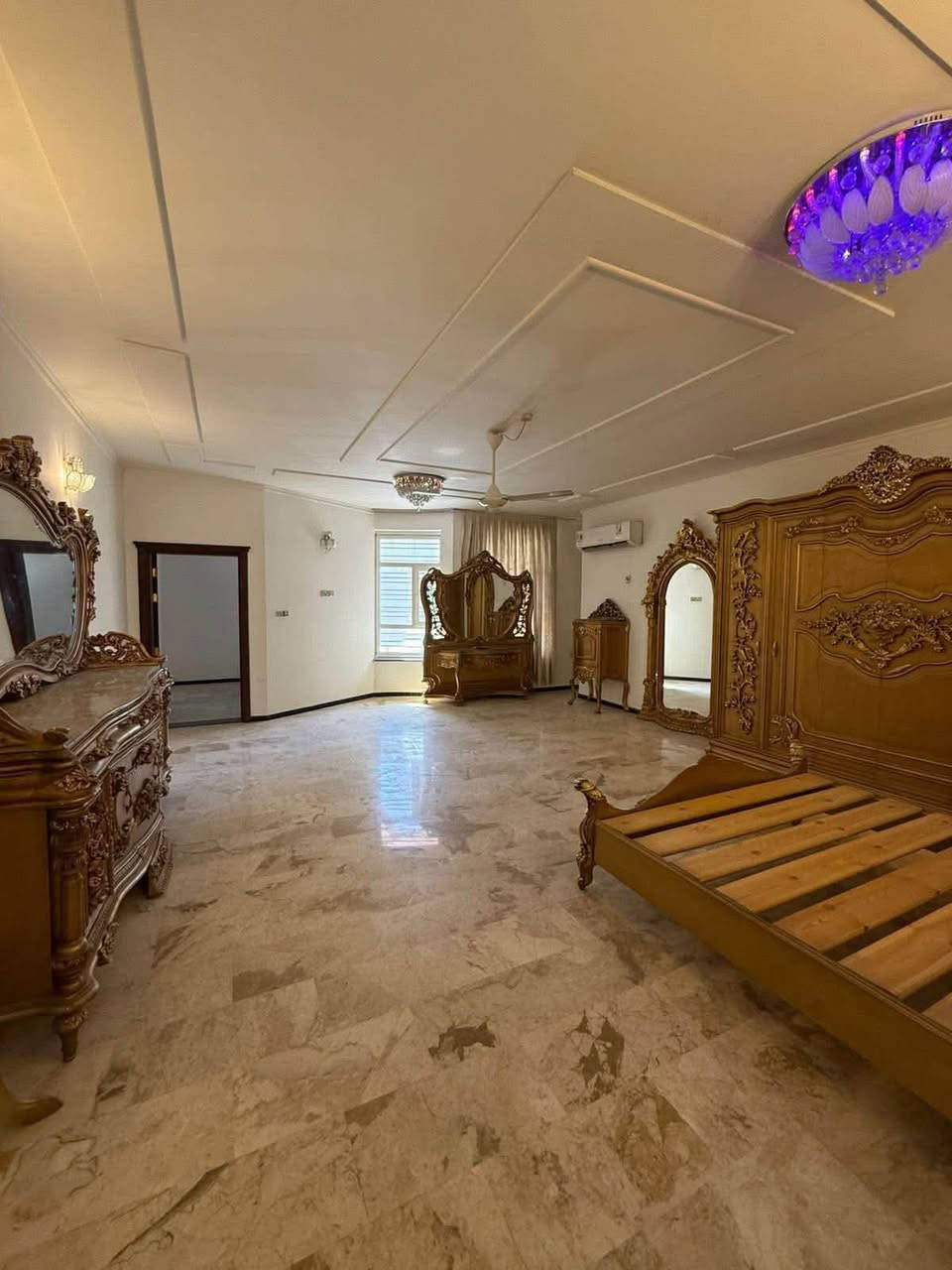 دار مؤثث للايجار مناسب للشركات والأغراض التجارية

📍العنوان : - الكرادة - المسبح مربع السفير الفرنسي

🔸 التفاصيل :

• المساحة : 246 متر

• بناء حديث سنة 2019

• 6 غرف نوم

• 5 حمامات

• مطبخ متكامل

• كراج سيارة

📞 للاستفسار الاتصال على الرقم 

  ***********  مهندس اسامة 

نستقبل جميع العروض العقارية (بيع - شراء - ايجار) في بغداد
