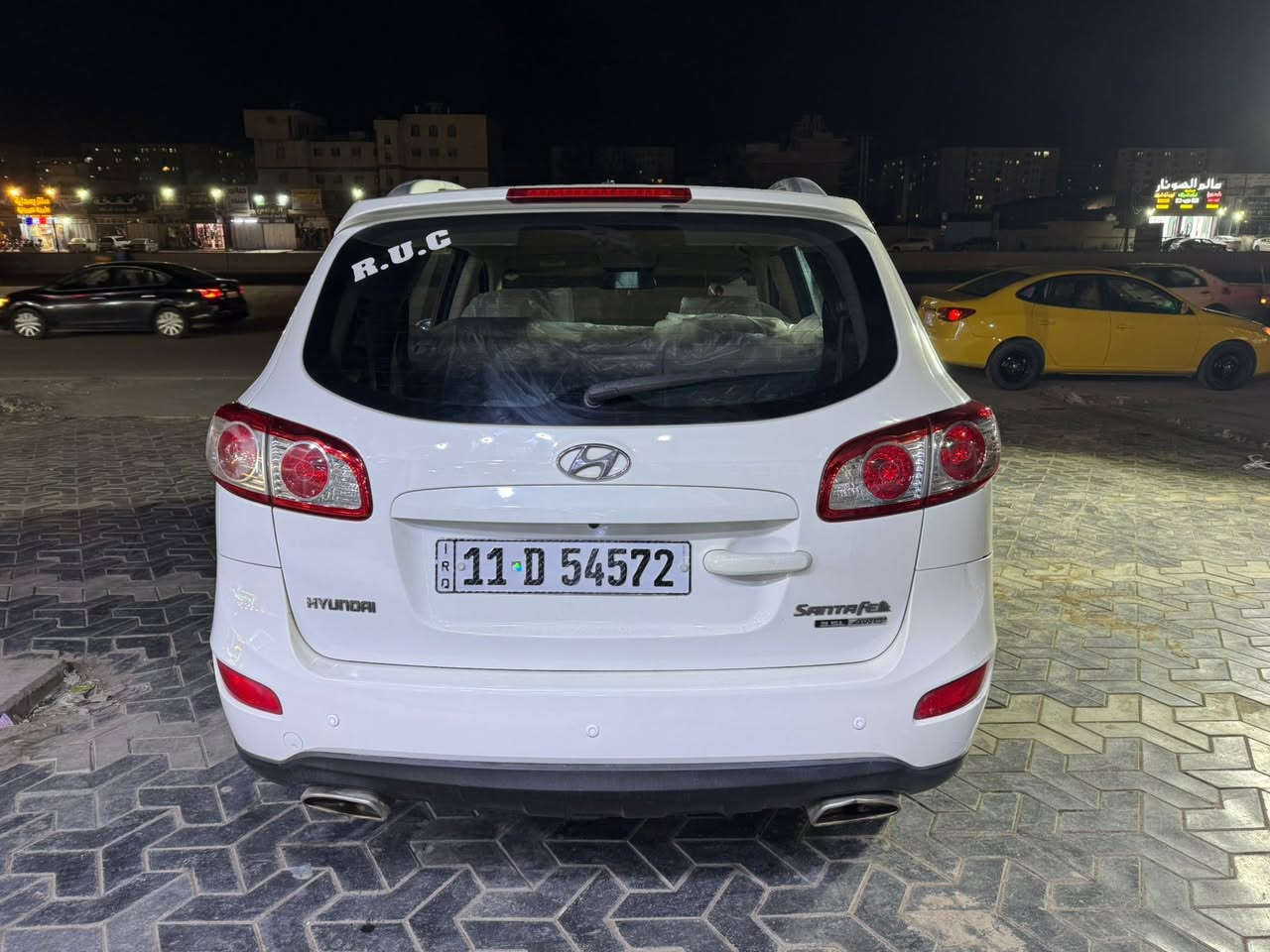هيونداي سنتافيا موديل 2012
وارد خليجي شركة عامة 
بيها نص باب خلفي الجهة اليمنى وشوية من باب الصدر وبيها بارد بجاملغ الامامي ع كد 
شبر التفاصيل كلها موضحة بلسونار 
الدواخل كلها كفالة 
الايرباكات سليمة 
السيارة ماشية 227 الف كيلو 
حجم المحرك 6 سلندر 3500
مكان السيارة بغداد- بسماية

شاشة ايباد 
حساس خلفي وكاميرا 
7 راكب
3 قطع تبريد
حدادية وصدر كله جديد وتخم تاير جديد 
السيارة جاهزة من كل شي
رقم صاحب سيارة ***********
