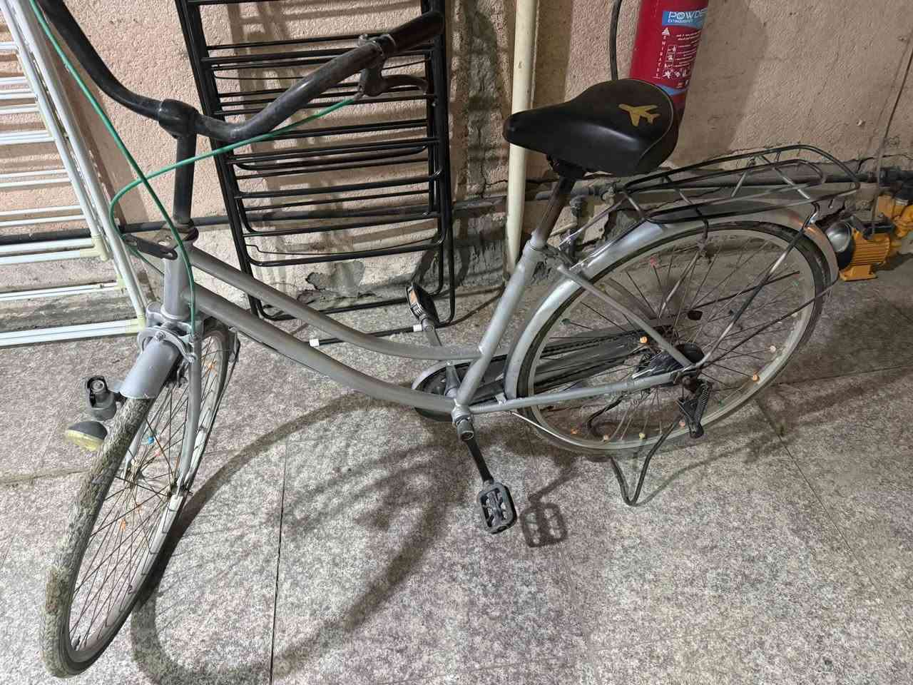 السلام عليكم باسيكل حجم ٢٦ نظيف ب ٧٥ وبي مجال ***********
