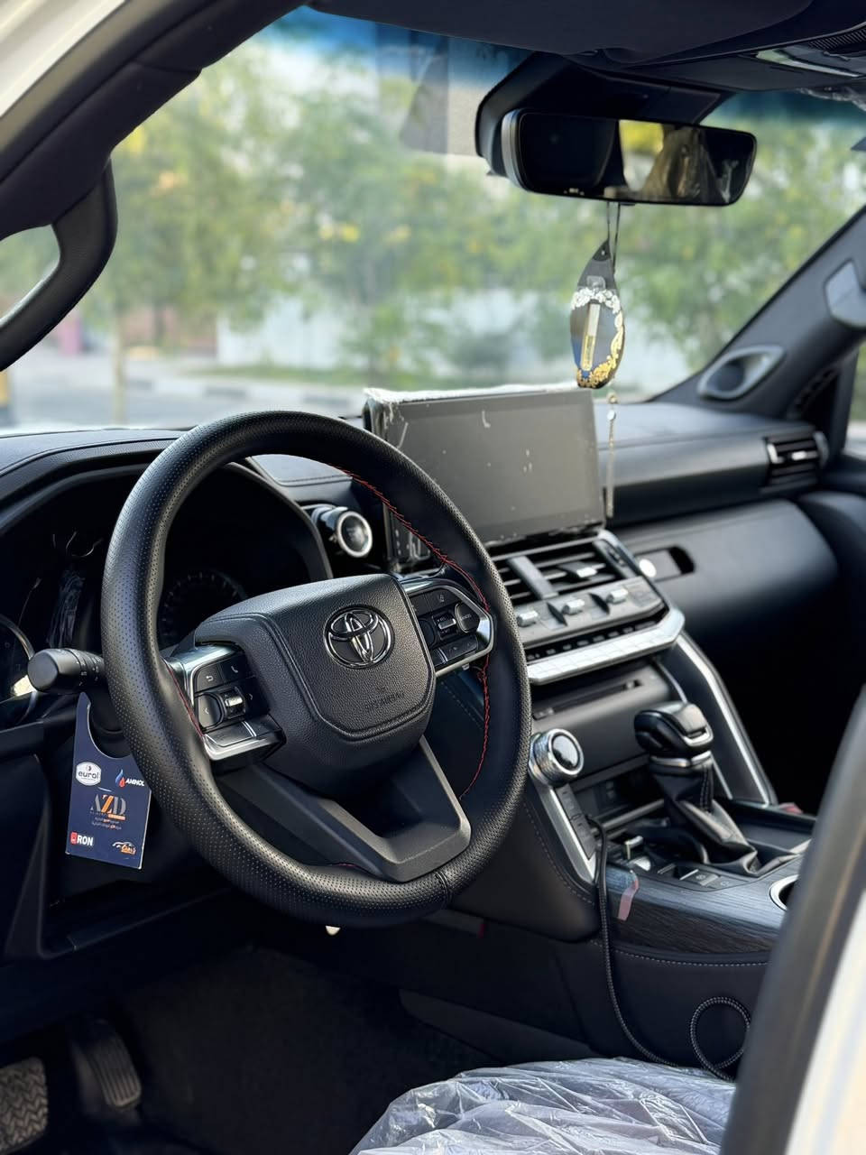 السلام عليكم لاندكروز vxr 2023 بريم توين توربو ماشية ١٨ الف كيلو السيارة عليها تغليف ppf برهم العبادي السيارة بعدها بحالة الزيرو ومكفولة من كل النواحي مكان ديالى بعقوبة الرقم ***********

