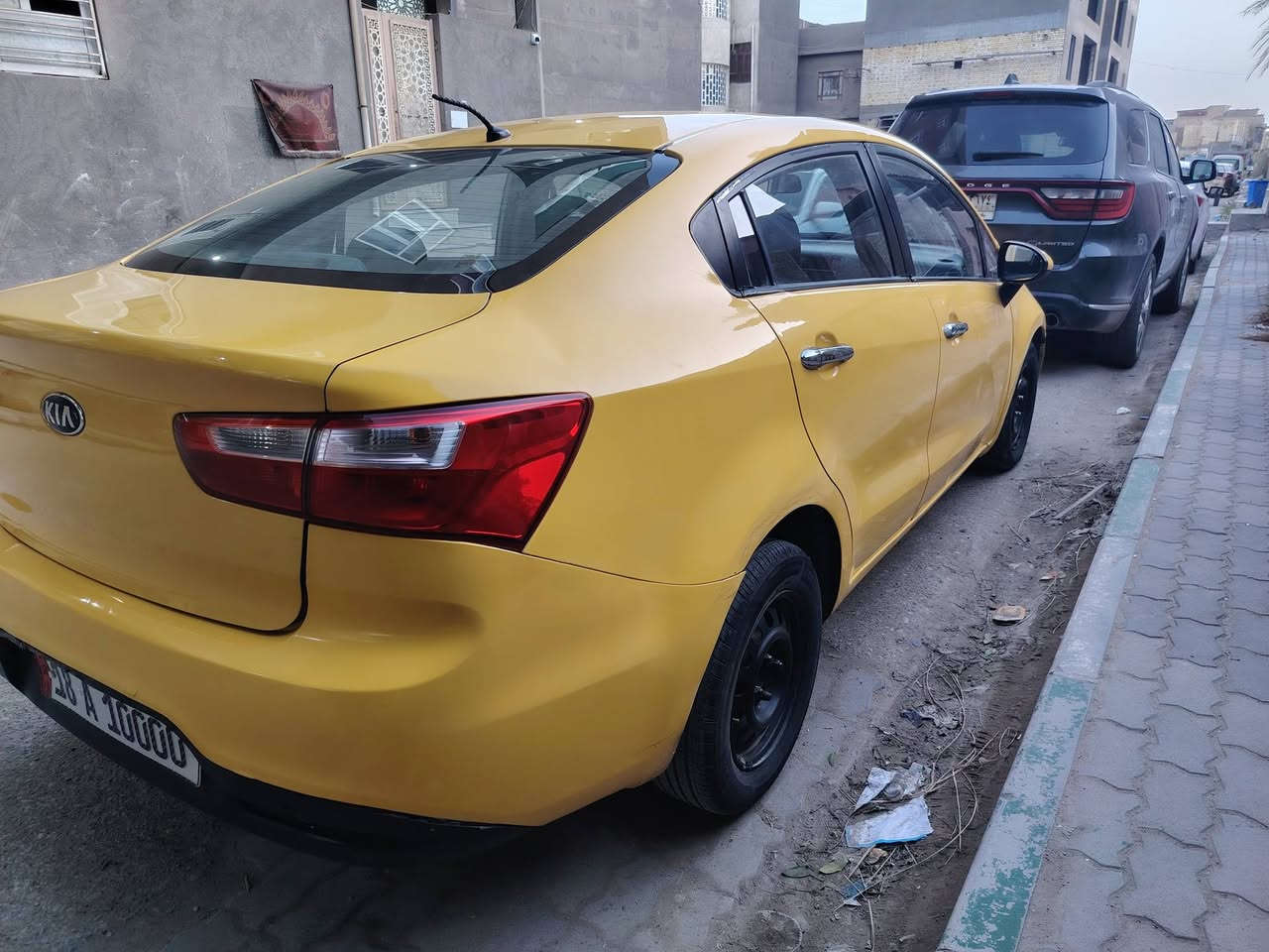 سلام عليكم اخوان هاي سياره البيع  ٢٠١٣ سياره مكفوله من ضربه القويه كير شرط مكينه خير من الله ولا تنقيص ولا شي بس خيط بخار خفيف حداديه ٥٠/ ١٠٠ رقم جديد مداور ثاني يوم    صندوق جنطه مبدل  رقمي *********** السعر ٨٠ وبيه مجال الطيبين حك الجيه
