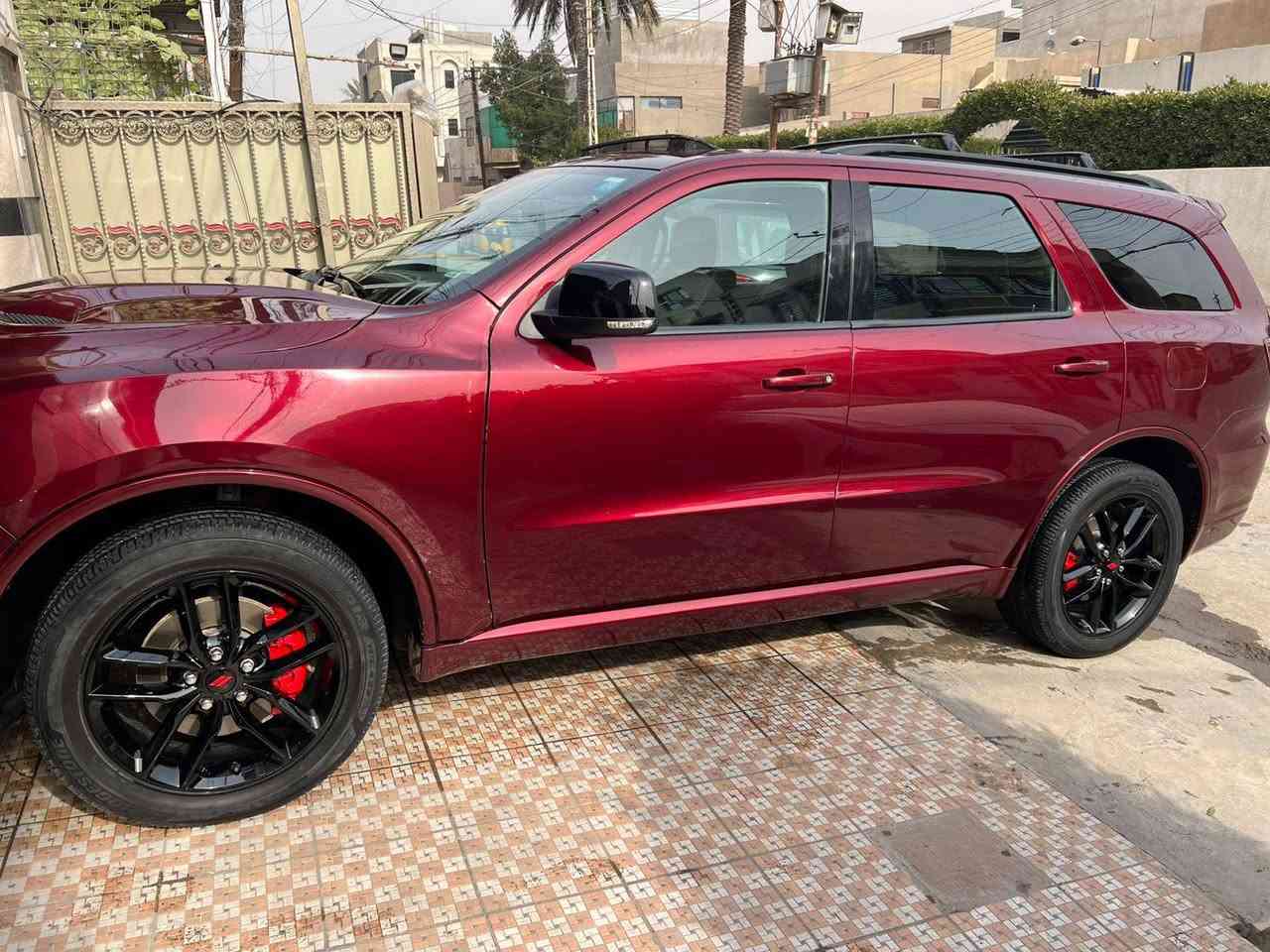 #دورنكو 24 GT Plus فول مواصفات وارد امريكي 🇺🇸
عداد المسافات 15 ميل فقط (حقيقي)

سلايد روف فتحة
رادار امامي بريك ذاتي + تحديد مسار 
تشغيل عن بعد 
رادارات جانبية نقط عمياء 
تدفئة ستيرن 
تدفئة مقاعد امامية وخلفية 
تبريد مقاعد امامية 
7 راكب 
جنطة كهرباء
لدات نهارية
لايت زنود بلادي نفسهن الاصليات مامبدلات 
حساسات وقوف خلفية 
مكينة 6 سلندر 3600 
مقاعد جهتين كهربائي 
شاشة كبيرة نافيكيشن GPS
اندرويد اوتو وكار بلي وايرلس 
تبريد 3 قطع منفصل تحكم خلفي
دواخل تطعيم وخياط احمر GT
ستيرن حرف D رياضي
اشاير بالمري
بك لايت لد شمعة
تحكمات ستيرن 
4×4 فور ويل
وضعيات قيادة سبورت ، ايكو ، نورمال 
مقاعد وستيرن خزن ذاكرة
ويل كب كروم
كشافات ضباب زنون 
اطفاء / تشغيل ذاتي Auto stop
مقاعد جلد 

الضرر:
1 قطعة بنيد فقط مبدل ومصبوغ (جاملغات ع بارد فقط + تكحيل)

مكينة + كير + حجر بيئة + حدادية + شرط على وضع
الشركة كفالة 100% 
السعر/285
***********
