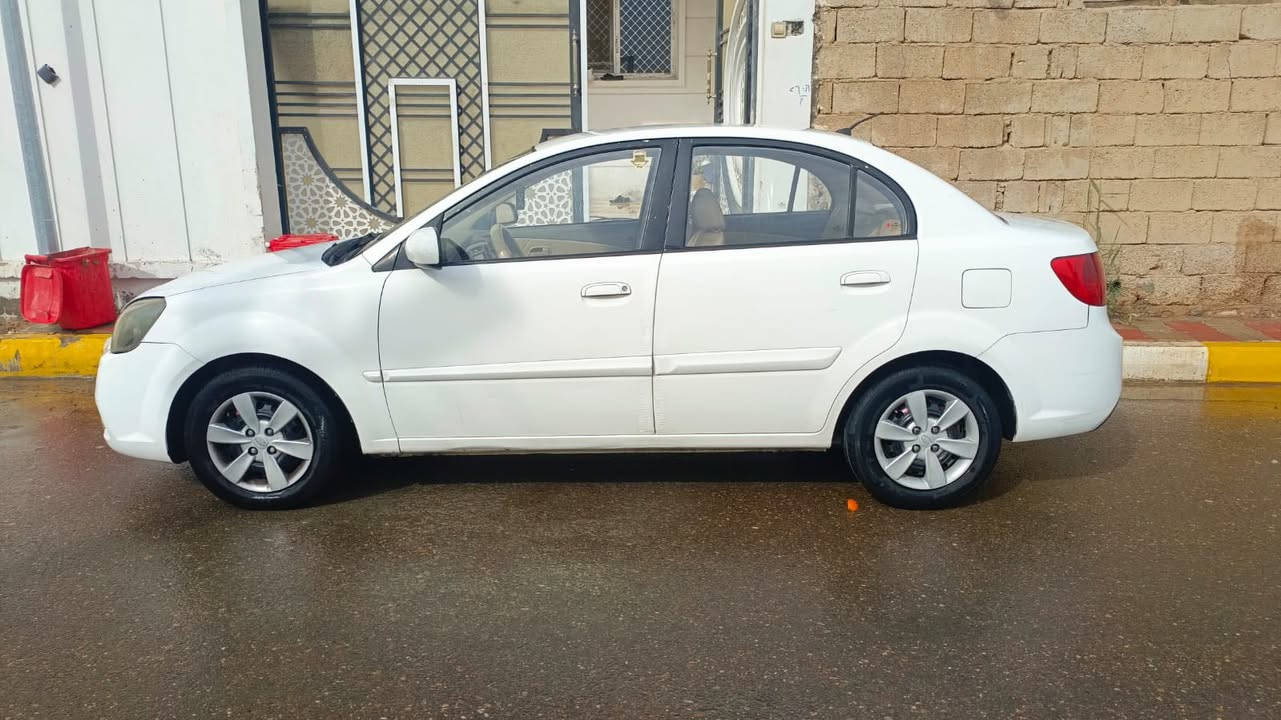 كيا ريو 2012 لون ابيض خليجيه
سياره رقم انبار 
محركها 4 سلندر 1600
سياره كير ومحرك مكفولات 
سعرها 80 وبيها مجال
مكان السياره رمادي
الرقم ***********
