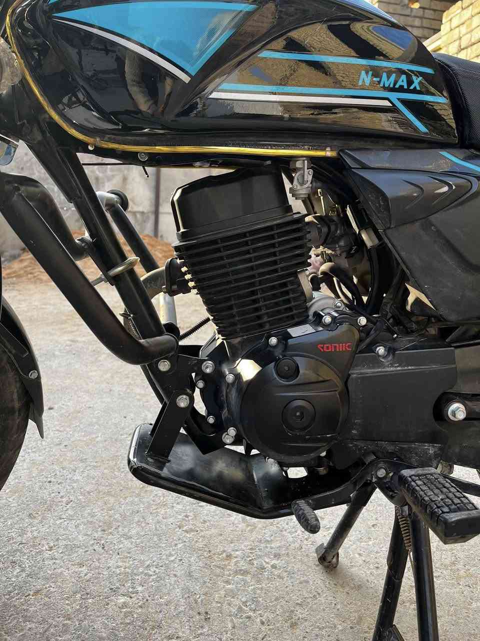 دراجة سونك n max 2025 
الشكل الجديد
محرك 200cc ضاغطة وزنجيل صفر رجه 
صارلها اربع اشهر من نازلة  
مرقمه بغداد بأسمي
تحويل ثاني يوم ، دراجة كلشي مناقصها 
السعر 2150 ،مليونين و150 الف وبيها مجال. 
رقم التواصل ***********

