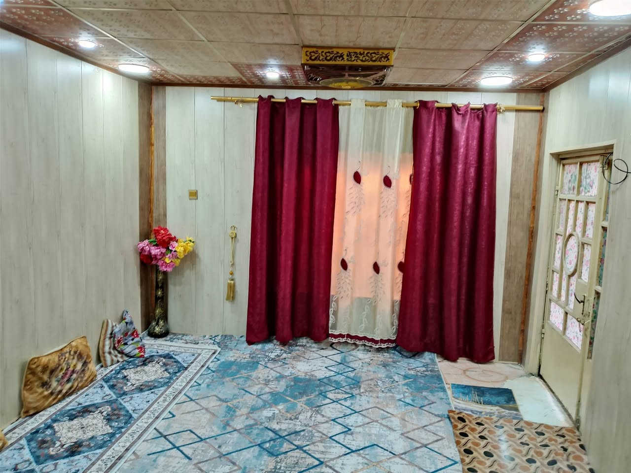 دار للبيع مساحه 100متر طابو زراعي سند 25 قرب مدرسه الحمزه فرع عدي السعدي ابو  الشتايكر يحتوي على طابق ثاني فيه مخزن عازل للغراض+غرفه ويوجد تبليط مجاري داخليه و خارجيه يبعد عن الامام الحمزه 300متر السعر 50    الاستفسار عله هاذه الرقم ***********
