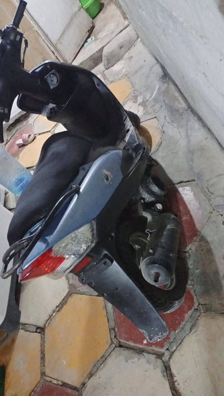 سلام عليكم ماكس منغولي دراجه حلوه بمعنه الكلمه ختم واحد مكينه مامفتوحه بس بيه خط تبخير خفيف سعره 350 وبيه مجال ***********
