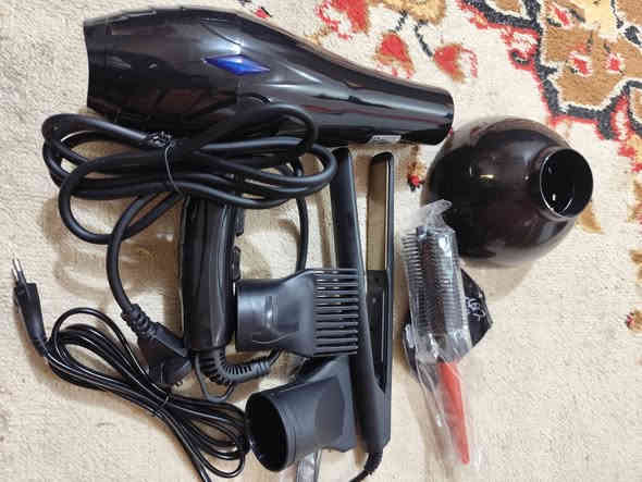 بضاعه ماركه كلمن وسعره

بيهن شلعه مال كامرات عدد 4 
وبكج مكاين حلاقه الماني المنشا
وبيهن عده مال تصليح سبالت غاز وفاكيوم
وهواي شغلات كلمن وسعره وبخدمتكم 
*********** واتساب
