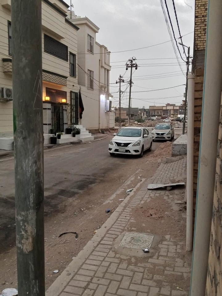 #اعلان_رقم_400
بيت للبيع في حي الجامعة 

نوع الملكية: طابو صرف (ملك صرف)
المساحة: 200 متر مربع
📍 الموقع والمميزات العامة:
 العنوان: الديوانية، حي الجامعة. قرب مدرسة الجامعة الابتدائية
منطقة مخدمة بالكامل (ماء، كهرباء، تبليط)

📐 يتكون من (طابق واحد):

 استقبال واسع مفتوح على الصالة
 صالة جلوس عائلية.
 مطبخ .
 غرف نوم عدد (2).
 مجمع صحي متكامل.
 طارمة .
💰 السعر: 250 مليون دينار عراقي

📞 للاستفسار أو تنسيق موعد للمعاينة:
يرجى مراسلتنا عبر الرسائل الخاصة 
أو الاتصال على الرقم: ⁠[***********]
