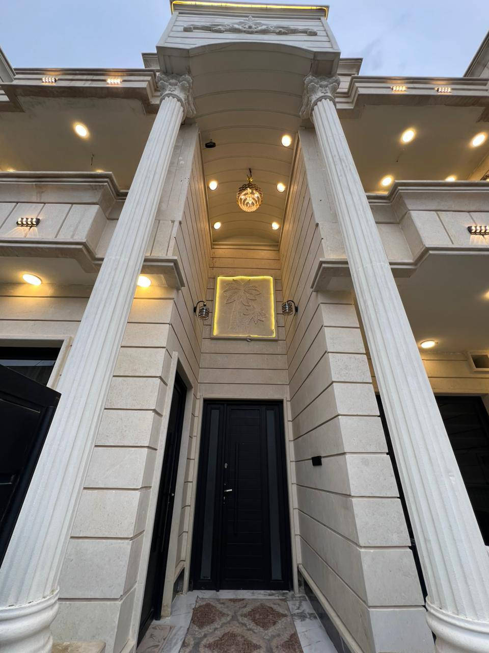 ( دار للبيع حي الملايين أولى)                               🔰#إعلان_عروضات🔰    ⚜#_شركة_إمارة_الخليج_لتجارة_العقار_ومقاولات⚜  ⬅️دار للبيع / بناء 2025 فول فول/بناء ملكي درجة اولى
🌏موقع الدار / حي الملايين أولى /شارع عرض 14.م
⏺️مساحة دار// .204م/ واجه10.م/
📃صنف العقار : سند زراعي بستان نموذج (25)
📋مستلم كارت بلديه تحويل إلى سكني 
⬅️ خدمات كامل / ماء + كهرباء + تبليط عرض شارع 14.م

⬅️الطابق الأول : غرفتين نوم + هول + استقبال + مطبخ + صحيات + مناور واسعه + كراج سيارا
 + حمام تواليت خارجي
⬅️الطابق الثاني : 4 غرف نوم واسعات + هول واسع +صحيات+ بلكونات + بيتونه كبيرا 
⬅️علق ب تم ليصلك السعر ع الخاص او اي استفسار آخر

مستعدون لأنجاز المعاملات في التسجيل العقاري ( تحويل / اقرار تمليك ) بأكفأ المحاميين ]⚖️⚖️

للاستفسار مراجعه المكتب :: او الاتصال برقم المكتب 
⬅️ا /📞//***********
⬅️عبدالرزاق الجواري
/📞/*********** /***********

🌍موقع المكتب : حي الصديق سايدين مرطبات البحرين 
قرب إفران زينب                   
   نستقبل عروضاتكم طلباتكم العقاريه                                 من دور / وأرضي                              زراعي / تجاري /سكن
