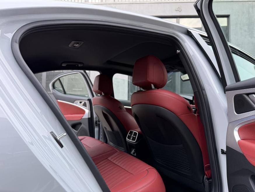 السيارة للبيع من جورجيا تبليسي 🇬🇪 🇬🇪
جينيسيس G70 2.0 موديل 2024
المسافة المقطوعة 23الف 
السيارة بحالة ممتازة 
المعروضة بالسعر جورجيا 164ورقة
نوع الهيكل: سيدان، الحالة: جيدة، نوع المحرك: بنزين، سعة المحرك: ٢.٠ لتر، نظام الدفع: خلفي، عدد الأبواب: ٤/٥، عدد المقاعد: ٦-٨، لون الهيكل: رمادي


**إذا كنت صاحب هذا الإعلان وتريد حذفه لأي سبب، رجاءا أرسل رسالة إلى الدعم الفني**