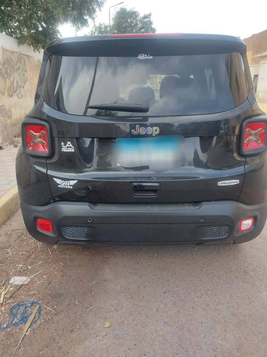 جيب رينجيد موديل 21 فئه اولى
اللون اسود 
عداد 55.000 km
رخصه سنتين 
مرور البحر الاحمر 
مالك اول  من الزيرو
صيانات منتظمه بالتوكيل بالفواتير 
طقم كاتوش جديد   فابريكة بالكامل بره و جوه حاله ممتازه جدا 
مثبت سرعه
تحديد خروج المسار 
حساسات خلفيه 
فاميه  خلفي وجانبي  مثبوت ف الرخصه
  و بطاريه زيرو  تكييف تلاجه موتور و الشاسيه صالون زيرو شاشه تاتش المفتاح الاسبير لم يستخدم موتور و فتيس و عفشه حاله ممتازه جدا ولا تحتاج إلى اى مصاريف نهائى عربيه عمليه +شكل شبابي+اعتماديه  عاليه +ثبات وارتفاع عن الأرض مناسب لاي طريق  العربيه يعتبر كسر الزيرو
او حالة الزيرو

 

مكان المعاينه البحر الاحمر رأس غارب أو الغردقه


**إذا كنت صاحب هذا الإعلان وتريد حذفه لأي سبب، رجاءا أرسل رسالة إلى الدعم الفني**