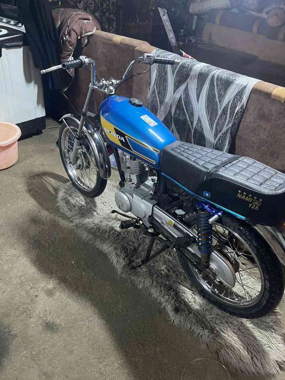 دراجه ايراني نامه للبيع دراجه خير من الله دك هندر وين ماتريد روح السعر 350مجفته البصر
***********
