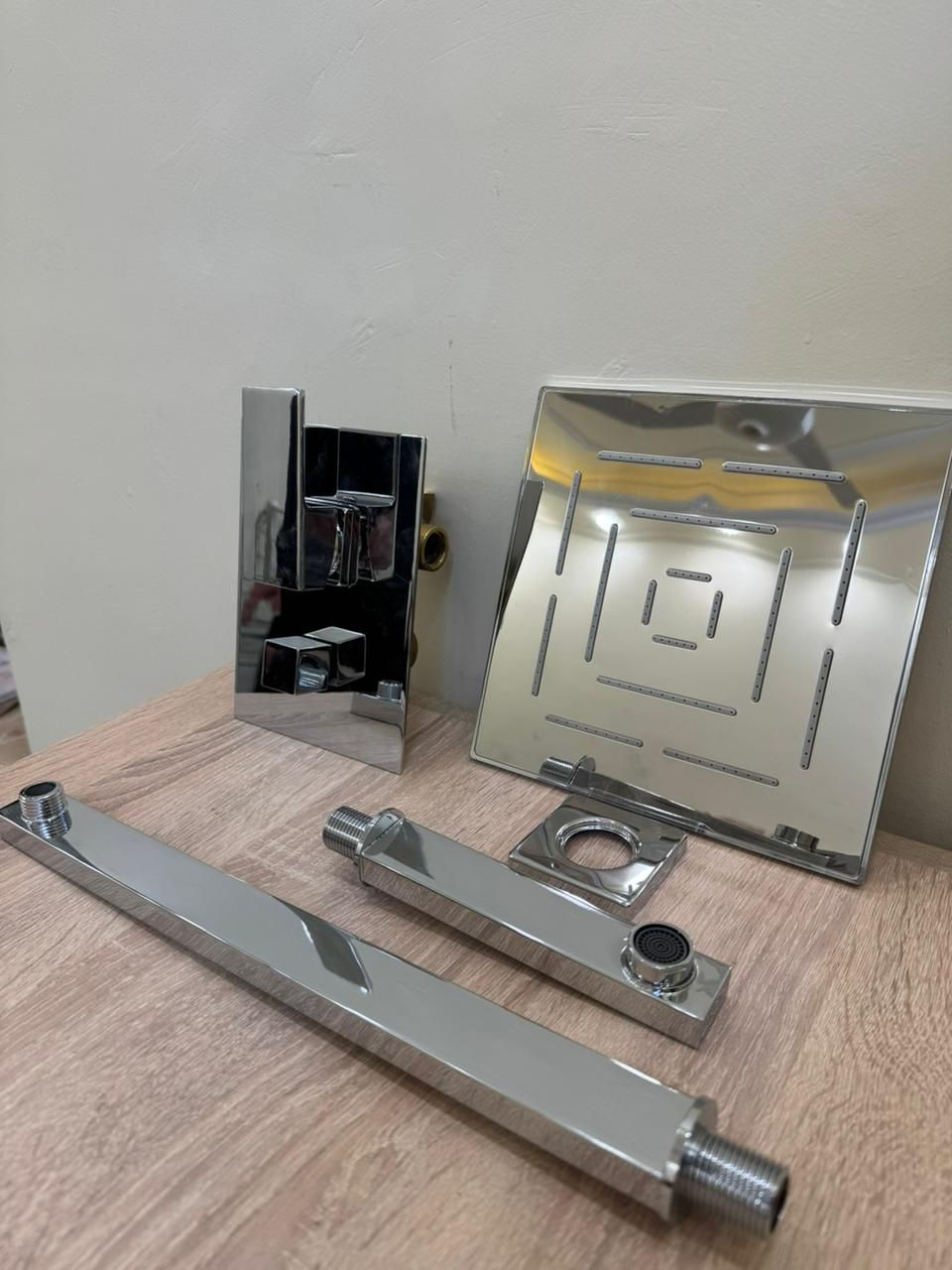 السلام عليكم 
خلاط دفن خطين للبيع وكما موضح بالصور
الكميه محدودة للاستفسار مراسله الصفحة او الرقم 
***********
