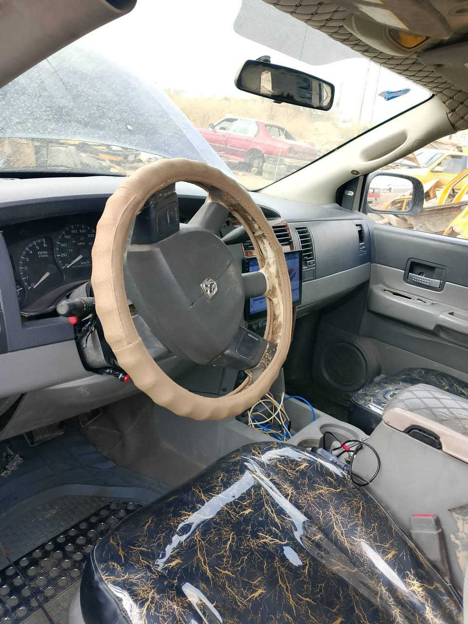 السلام عليكم سياره جاهزه رقم بغداد دولي تريد مداور تريد وكاله سنويتها لل 30  السياره محوره تاهو تاهو  السعر 60 او مراوس حسب القناعه  مكان السياره الناصريه ***********
