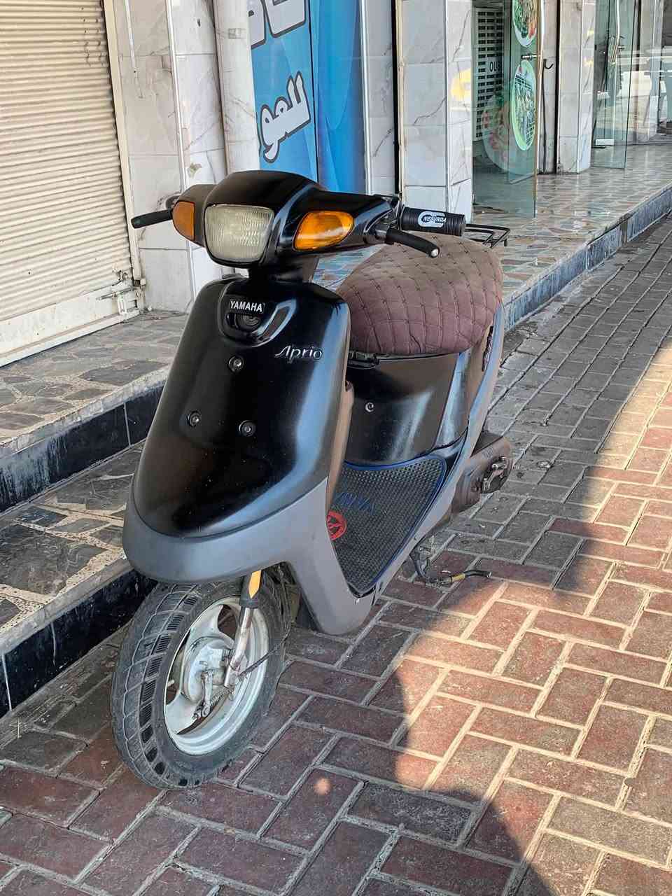 السلام عليكم دراجه للبيع وايرمنيه سلف أشاير كلو شغال شرط بس يعوز باتري جيب باتري وياك يلا ما شتغل لا تاخذو شرط مكينه نضيفه صوتو اخرس معدل تحريكه دروعه شرط اصلي دراجه نضيفا ما بي ونه مال اكسن بس بانزين ودهن وين ما يعجبك روح بي السعر ٣٠٠ وبي مجال للطيبين الرقم ***********
