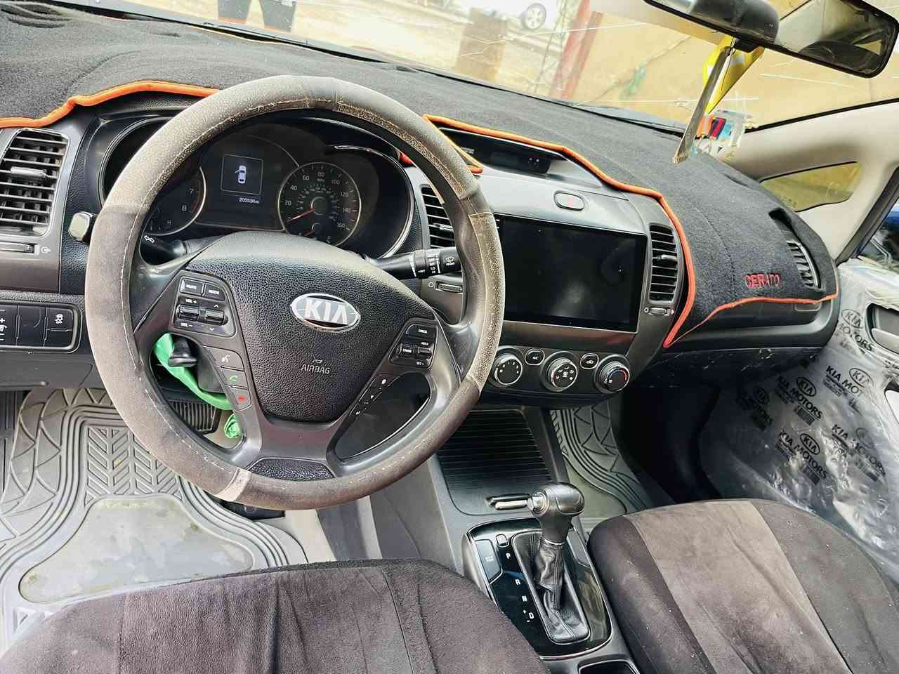 السلام عليكم فورتي 2017 وارد أمريكي رقم بغداد مشروع وطني السياره محرك 2000 دوش شرط ما مفتوح وكير كفاله السياره جديده وحلوه تبريد تدفئه كأمره خلفيه شاشه السياره ضرره قطعتين فقط شرط بدون دواخل سعر السياره 120 وبيه مجال بسيط   للاستفسار *********** مكان السياره واسط الحفريه
