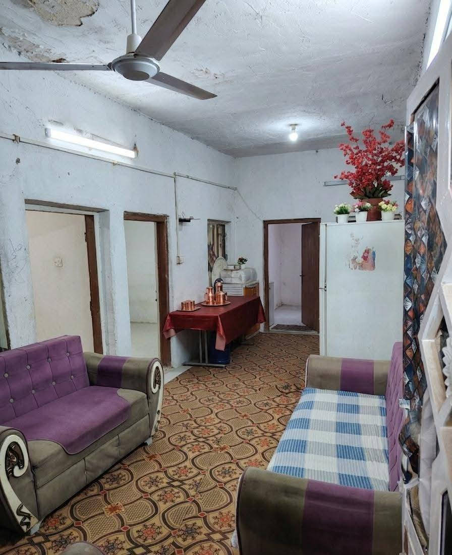 دار البيع الزعفرانيا  شارع الزوراء مقابيل شركه الزوراء(تجاوز) مقابيل اسواق المصطفى الشارع العريض النازل 30 واجيهه6 ونص  يحتوي ع محل خارجي   حمام دخلي خارجي منور ثنين غرفه نوم ثنين مساحه الغرف 3×3 والثاني 3×4
 الستقبال 4×7  والحولي نفسه مطبخ  التواصل ع الرقم ***********

وتساب +964 771 638 8648 سعر 30 وبي مجال
