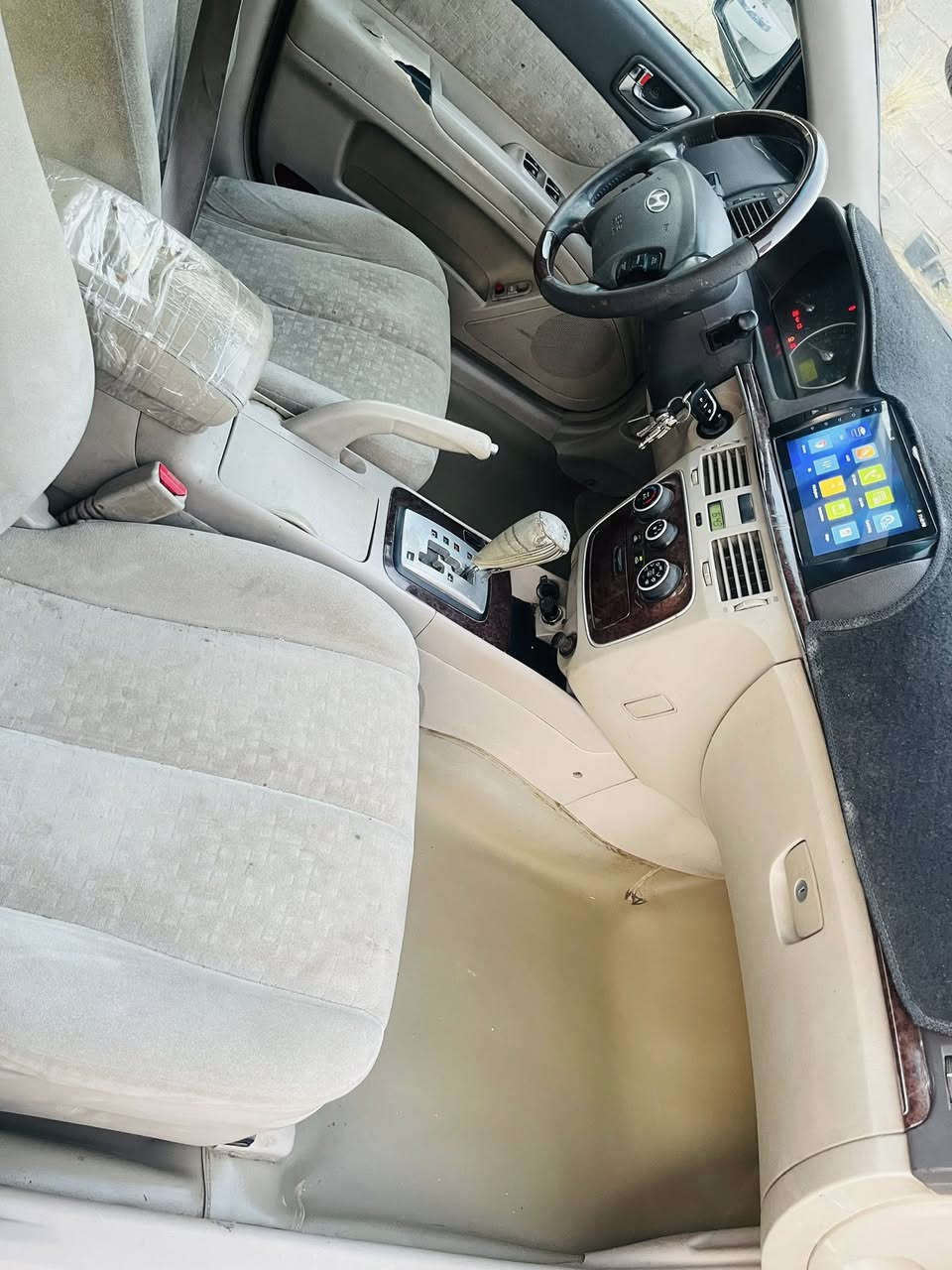 السلام عليكم 
سيارة سوناتا ٢٠٠٧ محرك v6
كير محرك مكفول سيارة بيهه صبغ اقل الحزام 
رقم بغداد الجديد 
سونار موجود 
السعر ٨٤ وبيهه مجال 
رقم صاحب السيارة *********** 
مكلف بالنشر
