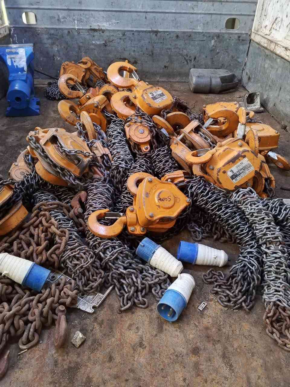 السلام عليكم للبيع موجود توصيل 3 طن 2 طن طن ونص واحد طن ***********
