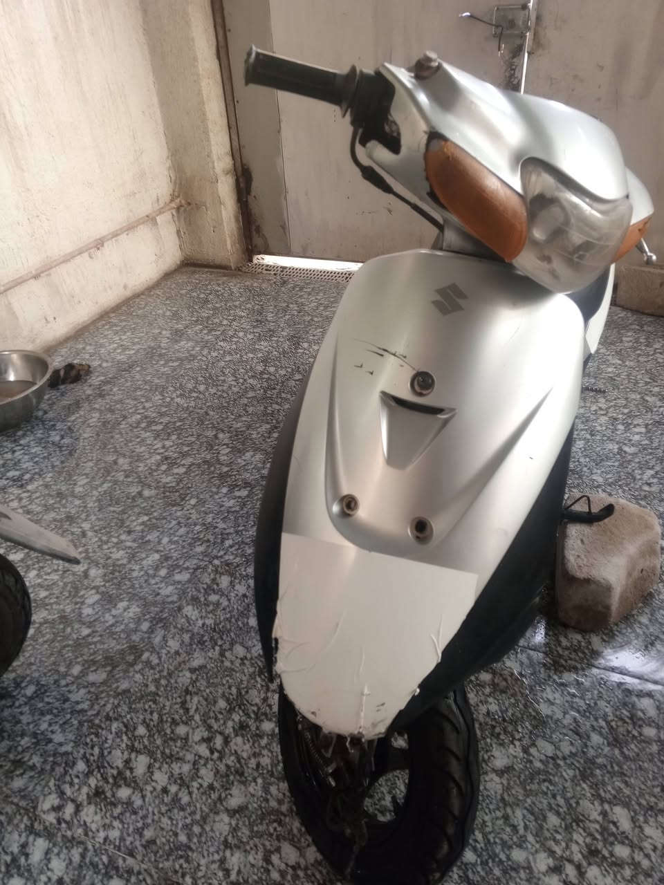 السلام عليكم دراجه للبيع ساسوكي رياضي دراجه نضيفه مامفتوحه كهربائيات شغاله السعر 250 وبيه مجال المكان حي المعلمين الجديد ***********
