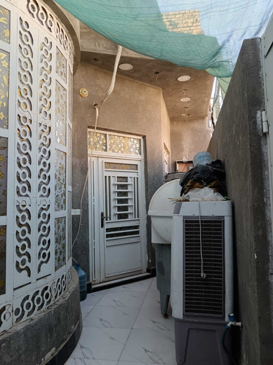 دار في العرضات بصف الركن مربعة ١٠٠ متر مساحتة للبيع مطلوب اسكان ٢٠ مليون ضهر شارع ٤ سايدات قريب للاسفسار ***********
