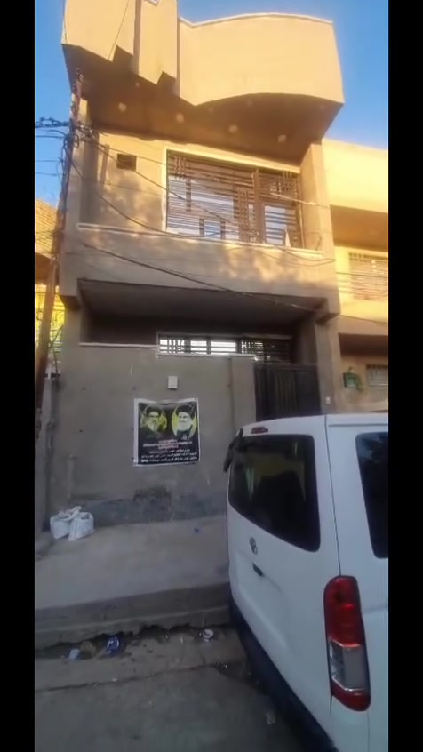 مشتمل للبيع في جميلة الثانية قرب مدرسة الشاعرة  الابتدائية حديث سنة البناء 2025 المساحةً(50). متر واجهه (5) م نزال (10) م يحتوي على 

الطابق الاول : طرمة خدمات خارجية استقبال حولي مطبخ خدمات 

الطابق الثاني : غرفتين نوم سويت 

الطابق الثالث : بيتونة كبيرة + مخزن 

للاستفسار: مكتب ارض الرافدين للعقار 

هاتف : *********** ابو محمد
