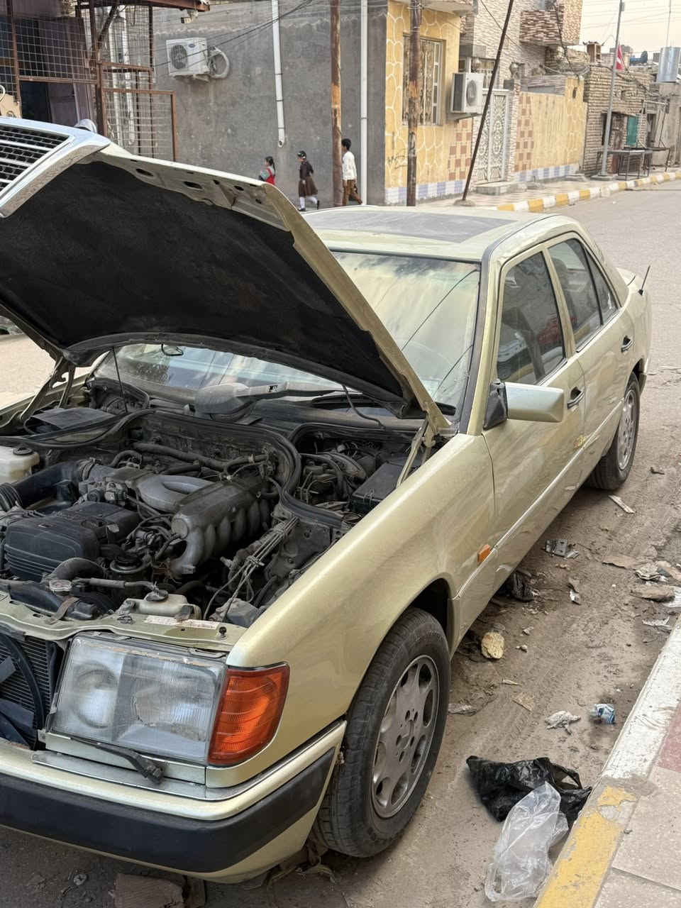 السلام عـْليگم
سياره مارسيدس (دب) 
السعر48وبيها مجال 
موديل1986
السياره رقم انكليزي تحويل ثاني يوم
السياره مكينه محوره 2500
السياره  مكينه وكير حداديه فول
تخم تاير جدد سياره صبغ عام 
كهربايئة  شغاله
نقصه فتحه بلقماره جامه مابيه 
تبريد شغال وثلج

العنوان ذي قار 
الاتصال عله الرقم ***********
