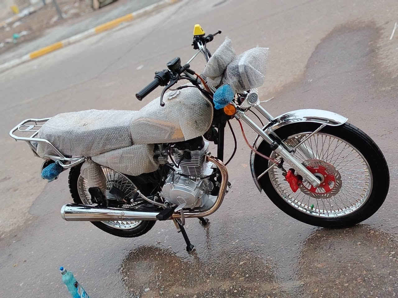 من رخصت الادمن
سلام عليكم 
دراجة تايگر موديل 2025 جديدة وومستعمله شي بصيط مكفوله الدراجة من الشخط 
ملاحضه
الماصدة مالتهة طاگة بس ما امبينه السبب شديت سماعة للدراجة ومن فتحت الماصدة وربطت وايرات السماعة وإني اضب بالماصدة طگت من يم البرغي بس ما امبينه بس شوفت عينك هاي الدراجة تجي تگلب وتطلع تراي طالنصه جعرة أم النجمة واوراقهة جاهزة 
السعر 790 ألف وبيهة مجال حگ الجيه 
وإني خادم المكان واسط صويرة ما متواجد فيس 
الاتصال على هذه الرقم ***********
