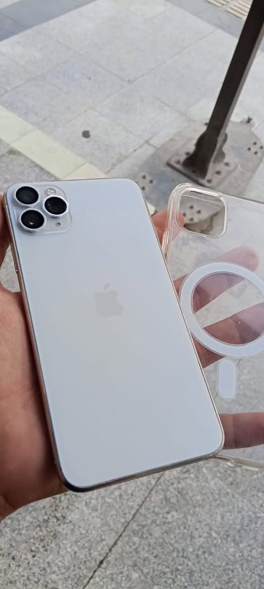 ايفون 11 برو ماكس 256 دبل سيم
مبدل شاشه اصليه من جهاز لجهاز يعني بلاديه بس بيها بفطرين بسيط جهاز لوك باتري 100 مبدل اصليه من ابل جهاز جديد كارتون غراض ويا 

سعر 250 بيها مجال بسيط 

عنوان كركوك 

***********
