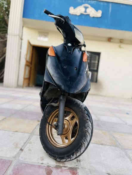 السلام وعليكم دراجه ادرس ياباني للبيع 
دراجه خير من الله بريكات خلفي امامي شغال كهربائيات كلها شغاله مابيها نقص اشاير كلوب خلفي امامي كله شغال كفرات مثل ما شوف كدام عينك كيجات دشبول شغاله محرك خير من الله دراجه نوزل هندر شغال سلف شديته جديد وطلع خلل بل راجز تكدر سوي ب١٠الاف  السعر 275وبيها مجال قليل المكان بغداد للاتصال ***********
