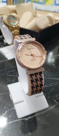 ٧ قطع • ساعات ياباني أصلي • الموصل