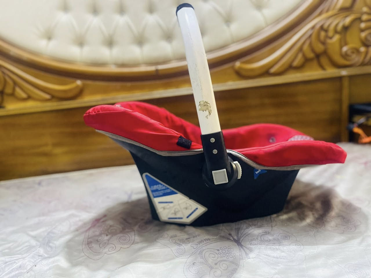 حجله وكرسي هزاز أصليات وقويات  وجديدات مكاني بغداد ***********
