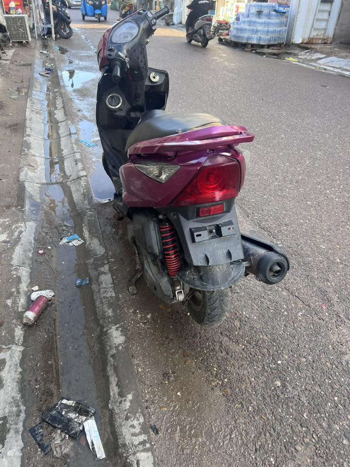 سلام عليكم دراجة ثعلب للبيع  جاهزة بدون نقص مكينة بلادية كلشي شغال منضومة زنون بيهة  دراجة كلهة بلاد مكاني غزالية وهذا رقمي ***********
