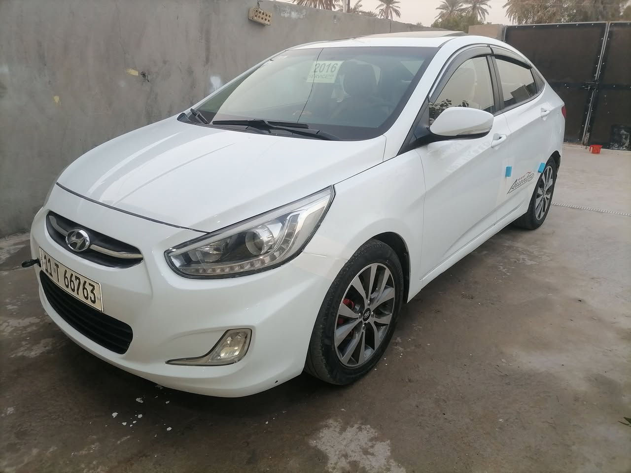 هيونداي أكسنت 2016 – لون أبيض (مواصفات خليجي)
• مواصفات خليجية
• كير مكينه متاز
• كهربائيات كلها على وضع الشركة
• سماعات إنفنتي
• غرفة (داخلية) جديدة بلادية
• إشارات بالمراي
• فتحة سقف شاشه سوداء كامره خلفيه 
• نظام ECO
• محرك 1600 سي سي (قطرتين)
• تبريد بي شويه ضعف تدفه ممتاز جدا 
• صدر أمامي وخلفي جديد
• ماشية 174 السويج الاضافي موجود
• تايرات جديده تخم كامل  (سنوية) جديدة
• بطارية جديدة 

• عبوة بنزين جديدة
ملاحضه بيها شويه صبغ بين البابين من جوه اثر شخط خباثه والسونر موجود

السعر: 100 بيها مجال
العنوان: بغداد – الدوره 
الهاتف: ***********
