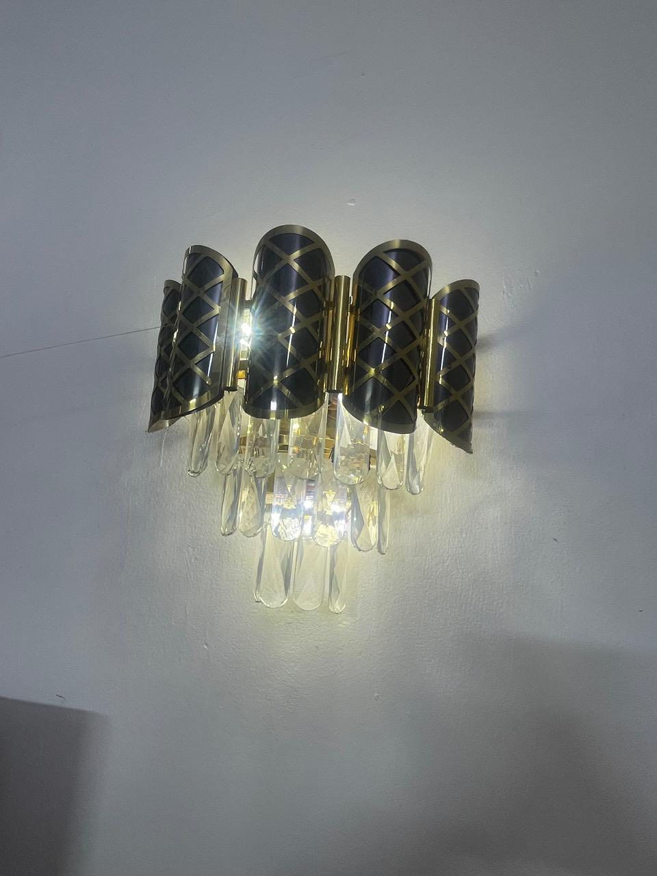 ثريات كلش حلوه مستعمله صار 3 اشهر انارته بالحقيقة احلى وثكيلة بعد بيه 3 الوان للاناره برتقالي فاتح اصفر وابيض ثلجي الوانهه مريحة للعين وجمالية سعر القطعه الي بالحايط 40الف وسقف 60 الف جدد قليل مستعمله


**إذا كنت صاحب هذا الإعلان وتريد حذفه لأي سبب، رجاءا أرسل رسالة إلى الدعم الفني**