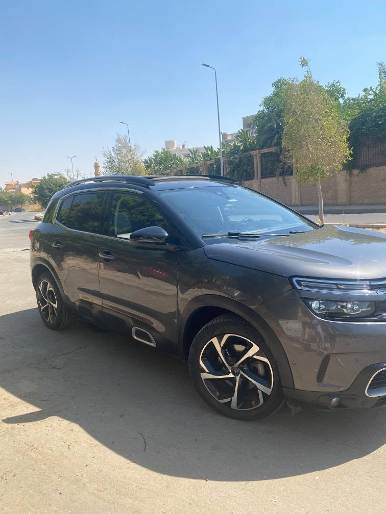 🔥 ستروين C5 إيركروس شين 2021 | Citroën C5 Aircross Shine 2021 🔥

🇫🇷 أيقونة الفخامة والراحة الأوروبية بحالة استثنائية.

✅ أعلى فئة Shine
✅ عداد 80,000 كم فقط
✅ صيانات توكيل بالكامل
✅ فبريكة بالكامل
✅ جاهزة على الاستخدام بدون أي مصروف

⭐ أبرز الكماليات:
✔️ فتحة سقف بانوراما
✔️ شاشة Touch + Apple CarPlay & Android Auto
✔️ عدادات ديجيتال
✔️ Keyless Entry & Start
✔️ كاميرا خلفية + حساسات أمامية وخلفية
✔️ فرش جلد فاخر
✔️ جنوط 18 بوصة
✔️ تكييف أوتوماتيك ثنائي
✔️ مثبت سرعة وأنظمة أمان متكاملة

📍المعاينة :الشيخ زايد (((01100395514)))) التواصل فون واتساب فقط القاهرة, مصر


**إذا كنت صاحب هذا الإعلان وتريد حذفه لأي سبب، رجاءا أرسل رسالة إلى الدعم الفني**