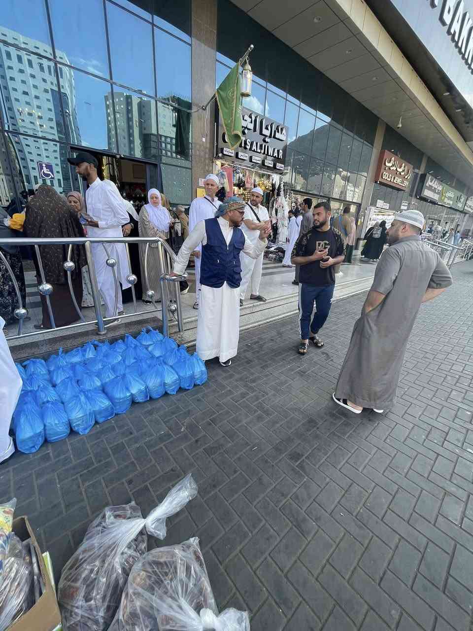 #اعلان# هام...###اعلان هام
انطلاق الباص الى الديار المقدسة متوقف على ١٥ شخص..فقط!!..وبسعر###
 @_ للجميع 
********
.للراغبين بأداء عمرة أواخر شهر رمضان لمدة ٢٥ يوماً ابتداءاً من ١٥ رمضان ولغاية ١٠ شوال  والسكن في مكة  في محبس الجن.. اما في المدينة فالمنطقة المركزية.
خدماتنا لمعتمرينا
***************
.توفير وجبة افطار مجانية مستمرة لنهاية الشهر الفضيل...جولات سياحية لمعالم مكة والمدينة..باصات حديثة ومكيفة..خدمة ترضيكم..
لانقول نحن الوحيدون ..لكننا الافضل بعون الله..ومن الله التوفيق..للتواصل..

‭0774 604 3476‬

ادارة الشركة:
9 رمضان ١٤٤٧ هجري
٢٣ شباط ٢٠٢٦.
