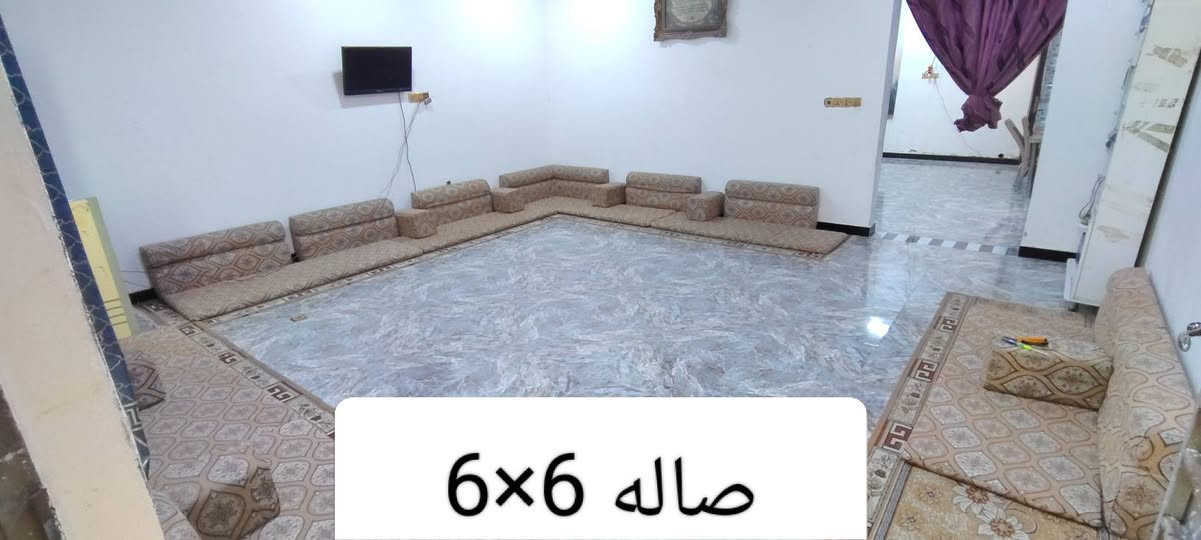 سلام عليكم دار للبيع المساحه 300متر منطقه حي الجوادين النزله الثانيه قرب مكتب البدري بناء بلوك صب كونكريت مسلحه يحتوي الدار 3غرف نوم +صاله عدد 2+استقبال+مطبخ +مناور عدد 3+ حمامات عدد 3 مشتغلينه عدل ومافاطر البيت مثل هاي البيوت الي تفطر الشارع عرضه 11كهرباء وماي بالباب انبير واصله برج انترنيت فوك البيت السعر 75استفسار ***********
