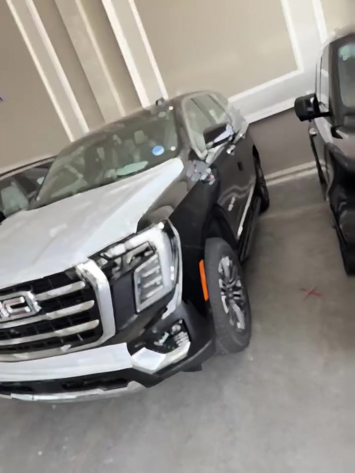 🚗 للبيع 

GMC Yukon Elevation 2026 
جي إم سي يوكون إليفيشن 2026 – وكالة المنصور 

✅ المواصفات :

فرصة مميزة لامتلاك واحدة من أقوى وأفخم سيارات الـ SUV الأمريكية، بممشى قليل وحالة ممتازة.
🚗 جيمسي يوكن إيليفيشن
📅 الموديل: 2026
🎨 اللون: أسود
📍 الممشى: زيرو 
🌍 وارد خليجي
⚙️ محرك 5.3 لتر
🔩 8 سلندر
• شاشة لمس كبيرة
• بلوتوث
• Apple CarPlay
• Android Auto
• نظام ملاحة GPS
• كاميرا خلفية
• كاميرات 360 درجة
• حساسات أمامية وخلفية
• ستارت عن بُعد
• شاحن لاسلكي
• واي فاي مدمج
• شاشة عدادات رقمية
• بصمة وتشغيل ذكي
• مقاعد جلد مريحة
• تحكم كهربائي بالمقاعد
• مكيف ثلاثي المناطق
• منافذ USB متعددة
• نظام تثبيت سرعة
• نظام مراقبة ضغط الإطارات
• إضاءة LED أمامية وخلفية
• مرايا كهربائية قابلة للطي
• مساحة داخلية واسعة للعائلة والسفر


**إذا كنت صاحب هذا الإعلان وتريد حذفه لأي سبب، رجاءا أرسل رسالة إلى الدعم الفني**