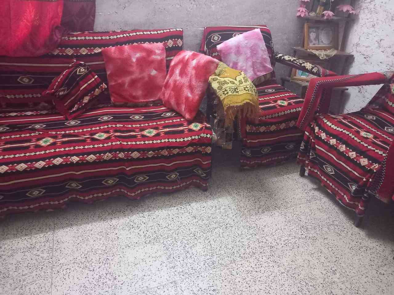 السلام عليكم 
أثاث واجهزه منزليه للبيع 
مكيف أخو جديد ٢٢٥
معرض تلفزيون ٩٠
تخم عدد ١٥٠واحد
غرفه اخشاب ٤ابواب٥٠٠
رقم هاتف ***********
