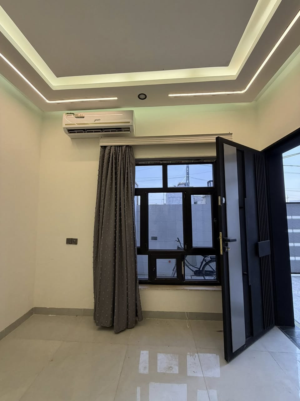 بيت للبيع كامل
مساحه 150 متر 
واجهيه 7ونص
زراعي ملك صرف (25)
ملاين الثانيه مجمع الاعضميه 
يم ماركت النون 
5غرف نوم + استقبال
طابق ارضي چبس بورد
شغل فول نفس ما موضح ب صور 
للستفسار 
***********
***********
