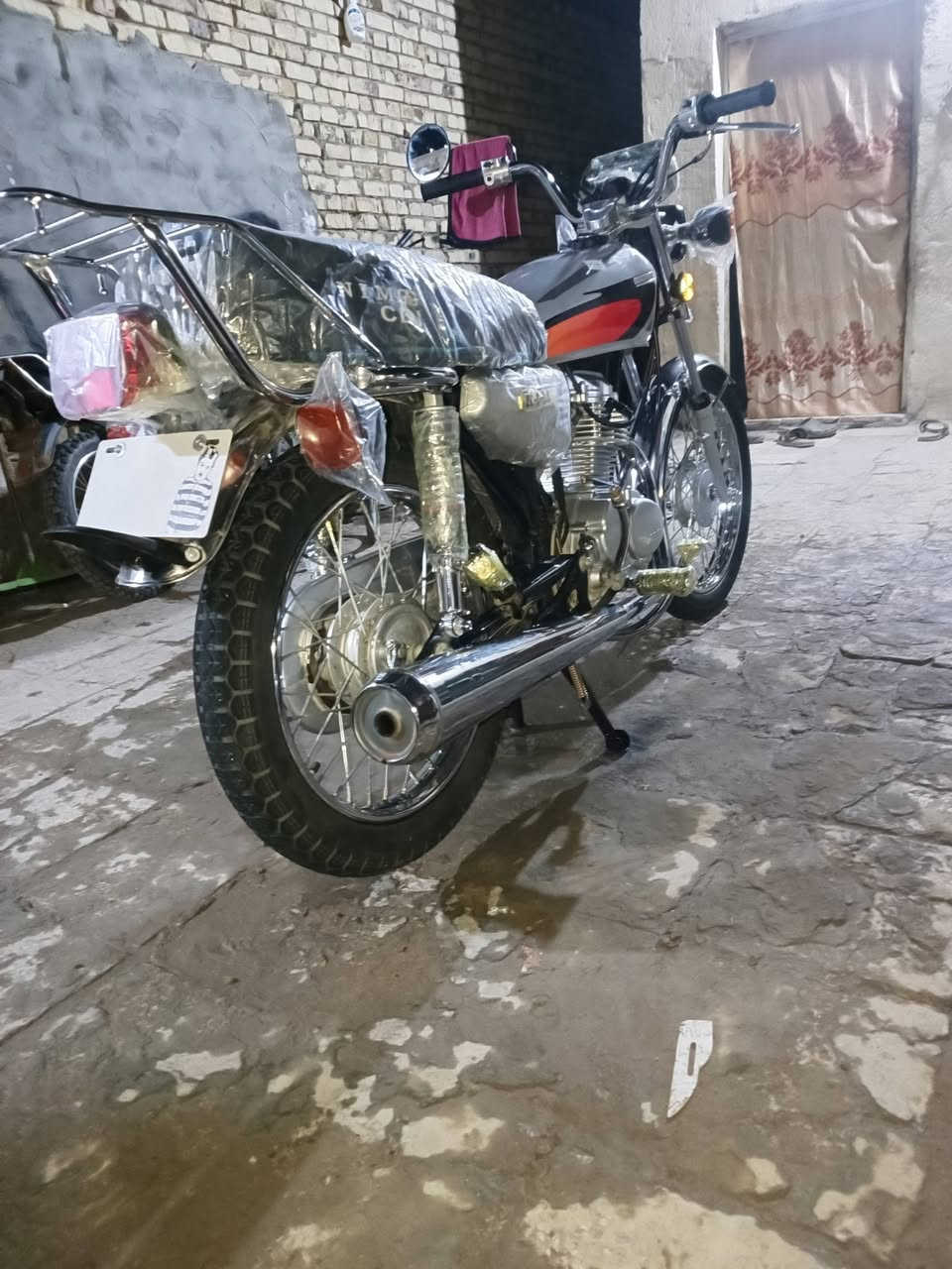 سلام عليكم نامه امتياز للبيع موديل 26 صالها اقل الشهر من طالعه من الوكيه شبه الشلامجه كلها شغاله دراجه جديده اوراق سكنر سعرها 650 وبيها مجال قليل مكاني بابل الحله شارع 80 مال كربلاء ***********
