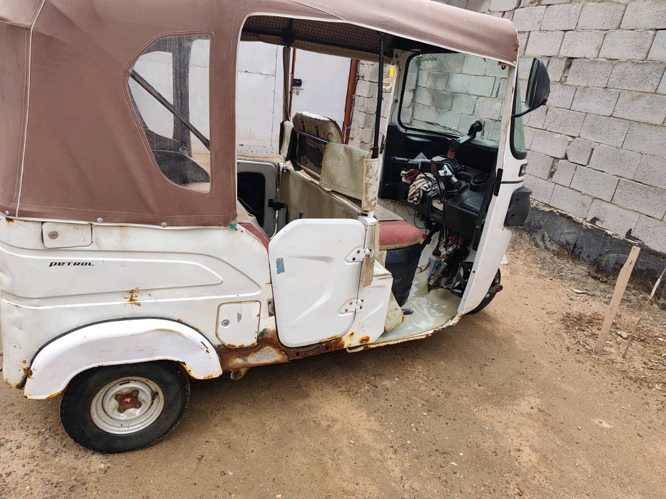 السلام عليكم تكتك باجاج اوراق سحب مديل 21  شهر 12 السعر (4 مليون) العنوان البصرة قضاء شط العرب الجزيرة الريان رقمي ***********